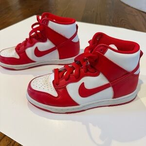 Nike. Like new! Size 2 little kid